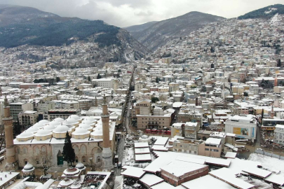 Bursa'da kar yağışı ile birlikte kartpostallık görüntüler oluştu