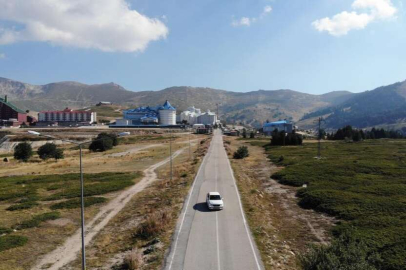 Bursa'da görenleri şaşkına çeviren gizemli yol! Araçlar boş viteste rampa çıkıyor...