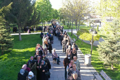 Metrelerce uzadı gitti: Bu kuyruğun nedenini öğrendiğinizde çok şaşıracaksınız!