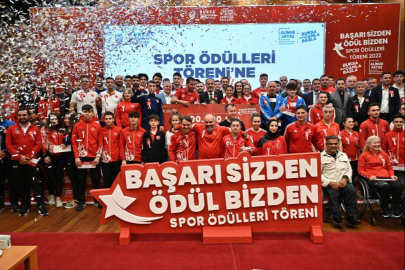 Bursa'da sporun yıldızlarına ödül yağdı!