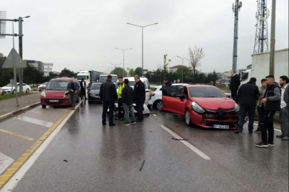 Bursa'da ortalık savaş alanına döndü! 7 aracın karıştığı zincirleme kaza!