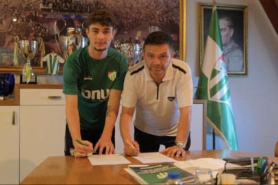 Bursaspor, Melih Sağlam’la profesyonel sözleşme imzaladı