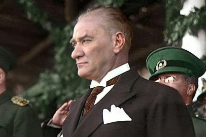 Yapay zekâ ile Mustafa Kemal Atatürk’e şarkı söyletildi, dinleyenler duygulandı