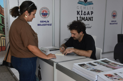 Gemlik limanında kitap fuarı... 'Kurmacanın Doğası' konuşuldu