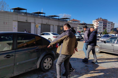 İstanbul’dan Bursa’ya sevkiyat! Gençleri böyle zehirleyeceklerdi... Kıskıvrak yakalandılar!