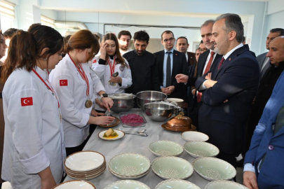 Başkan Aktaş’tan madalyalı öğrencilere ziyaret