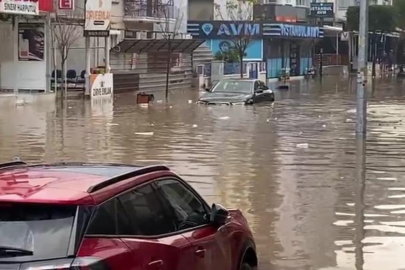 Sağanak hayatı felç etti! Okullar tatil edildi...