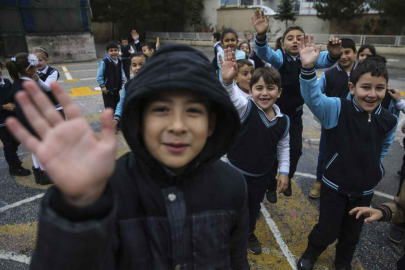 MEB'den öğrencileri üzecek karar! Ara tatil kaldırılacak mı? derken... Olan yaz tatiline oldu