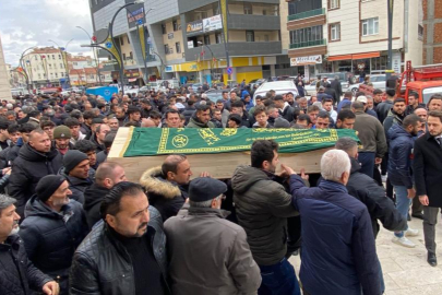 Bıçaklanarak hayatını kaybeden üniversiteli genç son yolculuğuna uğurlandı